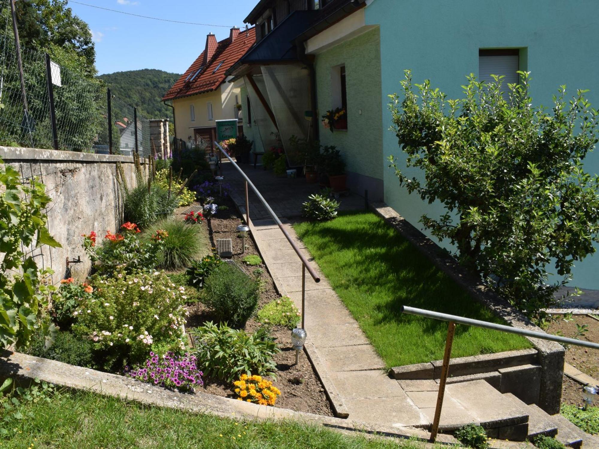 Gaestehaus Grau Egloffstein Exteriör bild